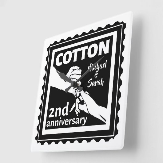 2周年結婚の夫婦が手を握る スクエア壁時計 (傾斜)