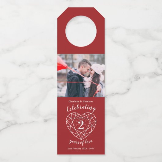 2周年結婚記念撮影ガーネット赤いハート ボトルネックタグ (正面)
