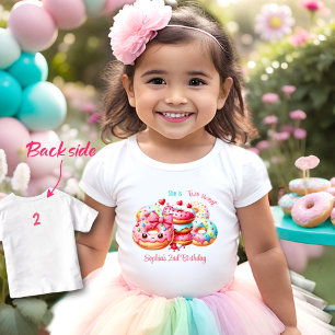 2回目の誕生日かわいいドーナツの女の子の名前 トドラーTシャツ