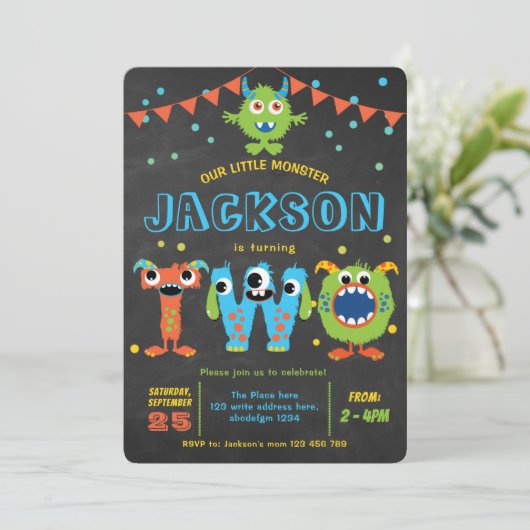 2回目の誕生日かわいい小さなモンスターパーティーの黒板 招待状 (スタンド正面)