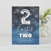 2回目の誕生日のシルバーバルーン |青いパーティー 招待状 (スタンド正面)