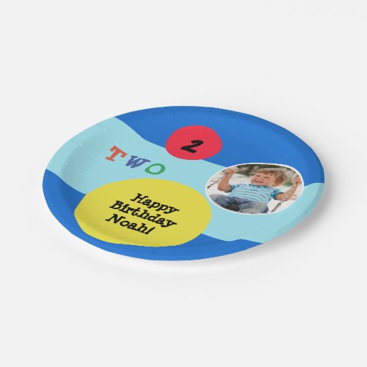 2回目の誕生日パーティーカスタムフォト明カラフルるい ペーパープレート (アングル)