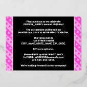 2回目の誕生日パーティー—おもしろいピンクのハートとストライプ 箔招待状 (裏面)