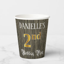 2回目の誕生日パーティー—フェイク金ゴールドとフェイク木の外観