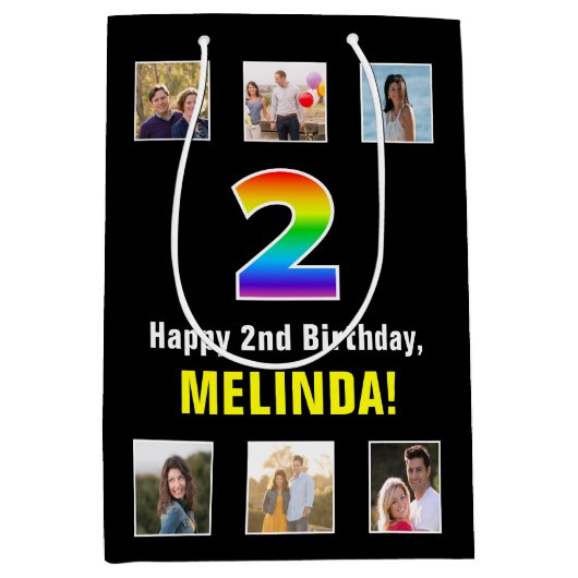 2回目の誕生日：レインボー「2」、写真カスタムと名前 ミディアムペーパーバッグ (正面)