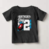 2年オールドホッケーパーティーテーマ2nd誕生日ボーイ ベビーTシャツ (正面)