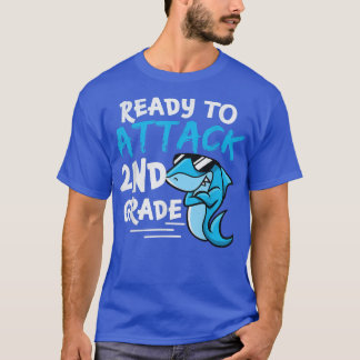 2年生のサメ少年を攻撃する準備ができて~に戻る Tシャツ