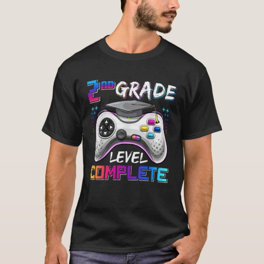 2年生の終了 おめでとうございます!最後の学校の日 Tシャツ (正面)