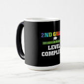 2年生段階の完全なビデオゲーマー卒業生ギフト モーフィングマグカップ (正面左)