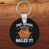 2年生Nailed Itバスケットボールプレーヤー卒業B キーホルダー (正面)