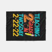 2教え月100日の第2学年日2月22日 フリースブランケット (正面(横))