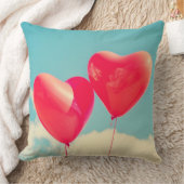 2明るい赤いハート状のバルーン(上に浮かぶ) クッション (ブランケット)