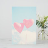 2明るい赤いハート状のバルーン（上に浮かぶ） 便箋 (スタンド正面)