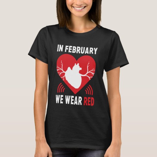 2月に我々は赤アメリカのハート病に気づく Tシャツ (正面)