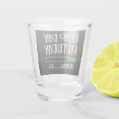 2月29日閏日誕生日25%閏年の読み込み ショットグラス (裏面)