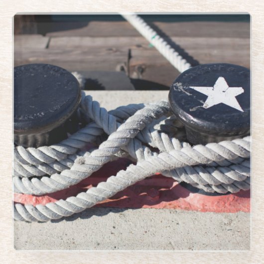 2本のボラードに結ばれるロープ ガラスコースター (正面)