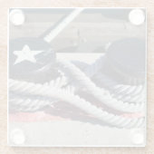 2本のボラードに結ばれるロープ ガラスコースター (裏面)