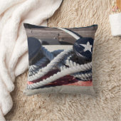 2本のボラードに結ばれるロープ クッション (ブランケット)