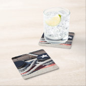 2本のボラードに結ばれるロープ スクエアペーパーコースター (インサイチュ)