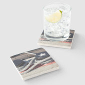 2本のボラードに結ばれるロープ ストーンコースター (横)