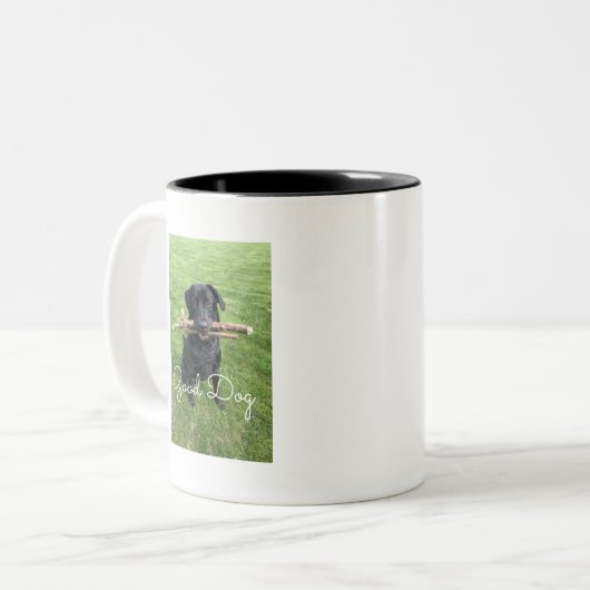 2本の棒を持つブラックラボ犬の写真と名前 ツートーンマグカップ (正面左)