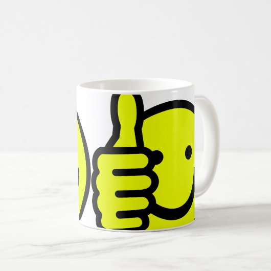 2本の親指はマグを持ち上げます コーヒーマグカップ (正面右)