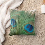 2本の金孔雀の羽の静物画 クッション (ブランケット)