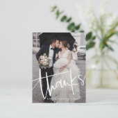 2枚のカジュアル写真を重ね合わ結婚せるスクリプト ポストカード (スタンド正面)