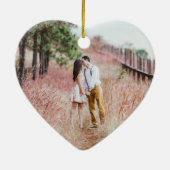 2枚のフォト初めてのクリスマスが一緒に赤と金ゴールドハート セラミックオーナメント (裏面)