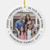 2枚のフォト初めてのクリスマス新しいホームブラックとホワイト セラミックオーナメント (裏面)