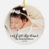 2枚のベビー写真 – 祖父母としての初めてのクリスマス セラミックオーナメント (裏面)