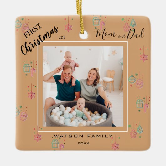 2枚のモダンフォトコラージュ初めてのクリスマスCe セラミックオーナメント (正面)