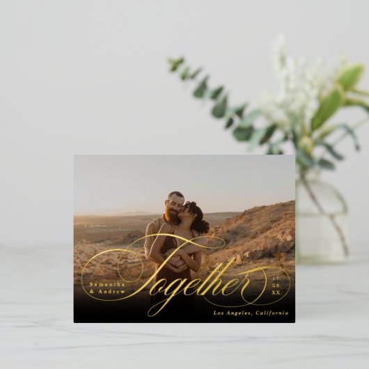 2枚の写真エレガント金ゴールドを一緒にスクリプトに保存する日付 箔招待状ポストカード (立ち正面)