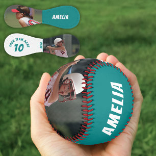 2枚の写真 ソフトボール ティールカラー プレイヤー番号 チーム名