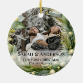 2枚の写真 私たちの初めてのクリスマス 婚約 Zengaged セラミックオーナメント (裏面)