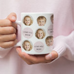 2枚パーソナライズされたの顔マグカップ | ママが大好き コーヒーマグカップ<br><div class="desc">こ祝の二つの写真の顔のマグを持つママは心の底のメッセージを特集しパーソナライズされた、"私はあなたを愛しているママ。 大切な2枚の写真を加えて、一口ごとにハートを温める贈り物を作り出す。母の日、誕生日、または母を特別にしたい任意の日に最適感じ。このカスタムマグカップは彼女が永遠に大切にする美しく実用的な形見だ。今日あなたのパーソナライズし、ママに彼女があなたにどれだけ意味を示す！</div>