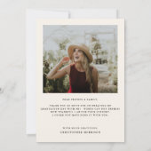 2枚モダンミニマルの写真ベージュ卒業 サンキューカード (裏面)