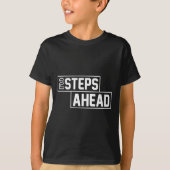 2歩先 Tシャツ (正面)