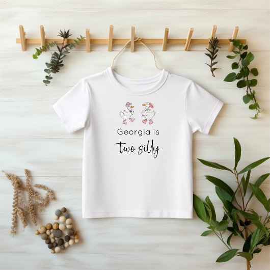 2歳のシリ―なガチョウのピンクの誕生日 トドラーTシャツ