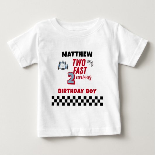 2歳の誕生日おめでとう レーシングカーの男の子 ベビーTシャツ (正面)