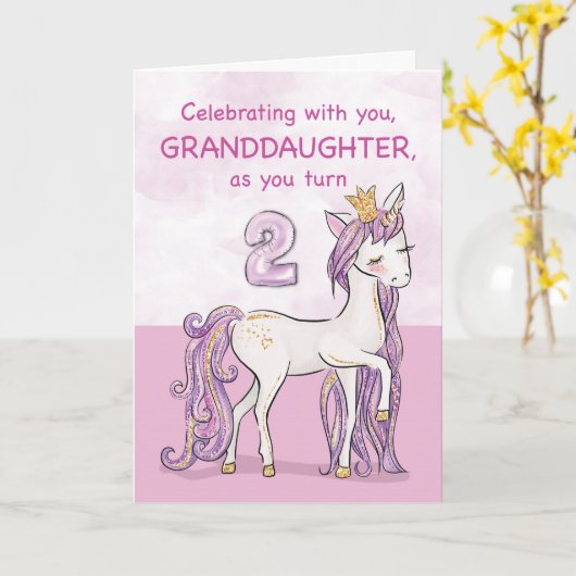 2歳の誕生日おめでとう!王冠をかぶったピンクの馬 カード (黄色い花)