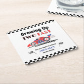 2歳の誕生日に赤い高速レースカー2台を育てる スクエアペーパーコースター (アングル)