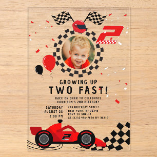 2歳の誕生日を迎えるスピード狂の子供たち 赤いレースカー アクリル招待状