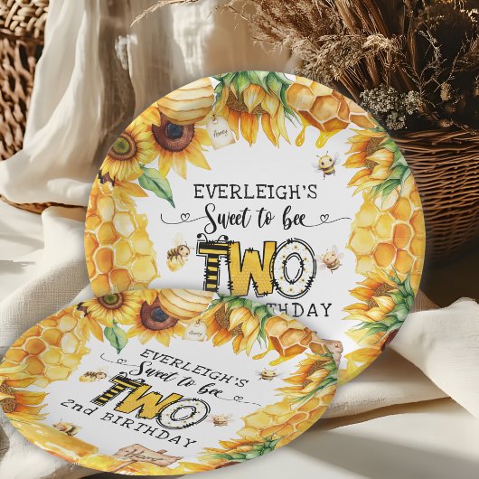 2歳の誕生日を迎えるフローラは甘い ペーパープレート