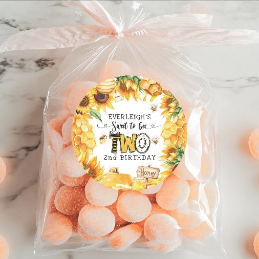 2歳の誕生日を迎えるフローラは甘い ラウンドシール