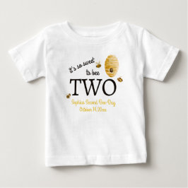 2歳の誕生日を迎えるミツバチのハチミツコーム ベビーTシャツ
