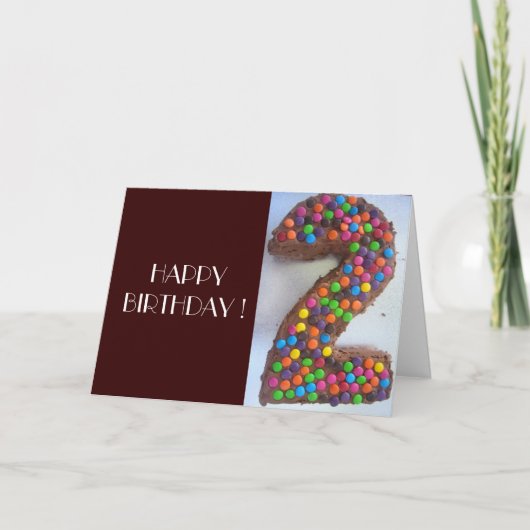 2歳の誕生日ケーキ ブラウン カード (正面)