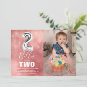2歳の誕生日シルバーバルーン | ピンクフォトパーティー 招待状 (スタンド正面)