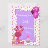 2歳の誕生日スポット入りキリンカップケーキ風船くすんだピンク 招待状 (正面)