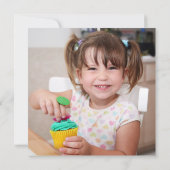 2歳の誕生日テーマ ピンクのカップケーキの女の子 サンキューカード (裏面)